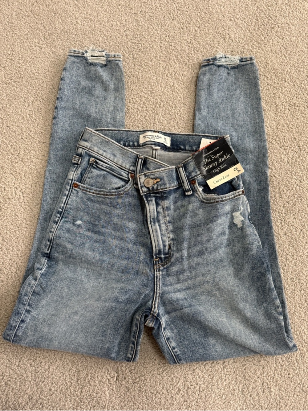 NWT Abercrombie & Fitch Light Wash High-Rise Skinny Ankle Jeans